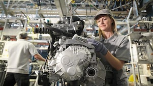 Ligne de production de composants automobiles, illustrant l’expertise Shell en solutions de lubrification pour les équipementiers automobiles.
