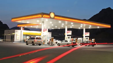 Parvis de la station Shell