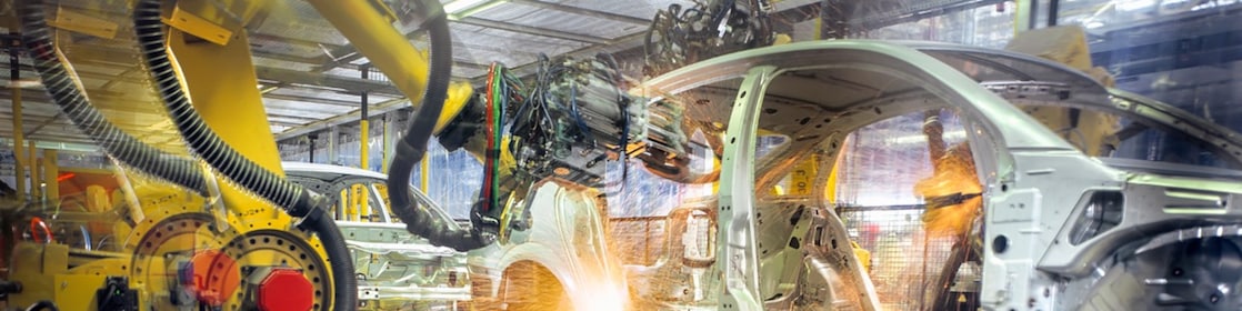 Installation industrielle en activité, illustrant l’expertise Shell en solutions de lubrification pour améliorer la fiabilité et la performance des équipements de fabrication