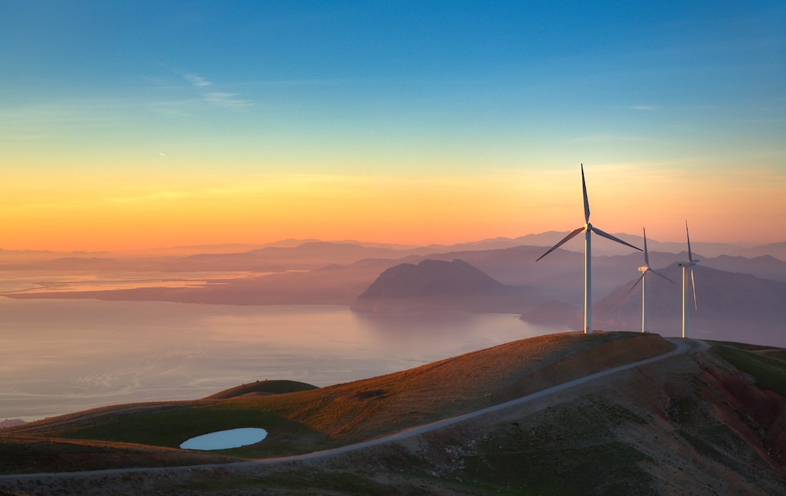 Paysage avec éoliennes