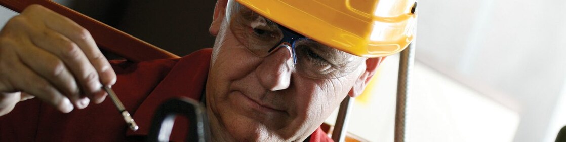 employé Shell portant un casque