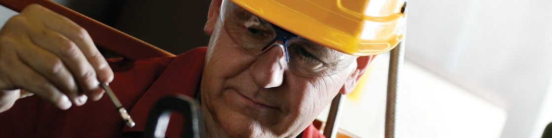 employé Shell portant un casque