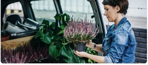 women using her phone