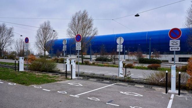 Le parking du Stade Océane propose désormais 14 nouveaux points de charge AC (22kW) inaugurés ce jour sur ce nouveau hub Shell Recharge.