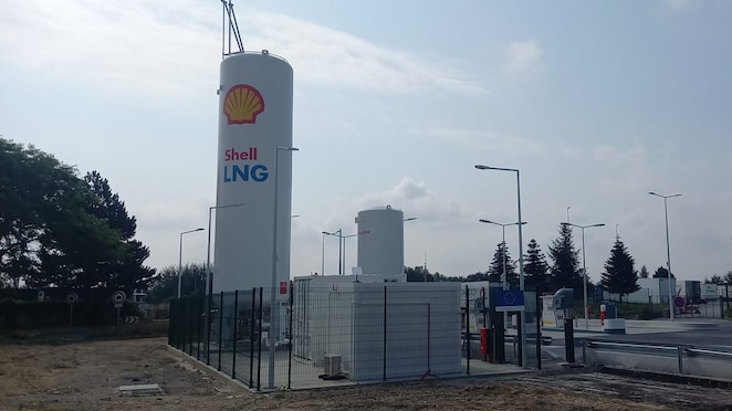 La cuve GNL de la station Shell de Vémars Ouest sur l'autoroute A1 en direction de Paris
