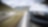 Une voiture sur une route de montagne sinueuse
