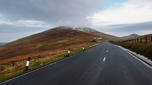 Une route propre et un paysage dégagé