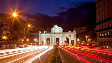 Puerta de Alcala de nuit.