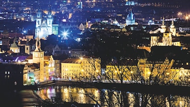 Vue de la ville de Prague de nuit