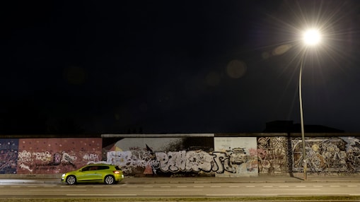 Une voiture dans la rue