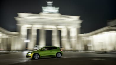 une voiture sur la route dans Londres