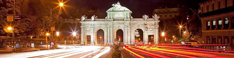 Puerta de Alcala de nuit.