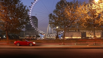 une voiture sur la route dans Londres