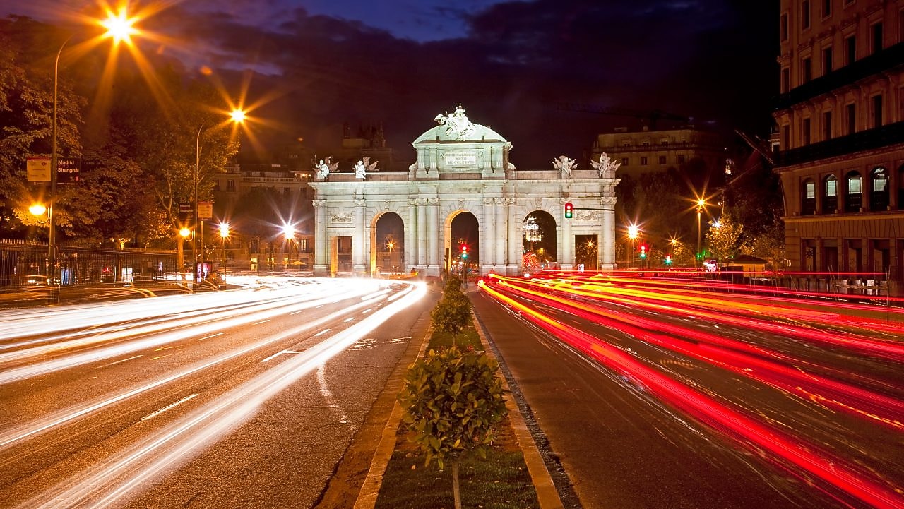 Puerta de Alcala de nuit.