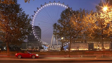 une voiture sur la route dans Londres