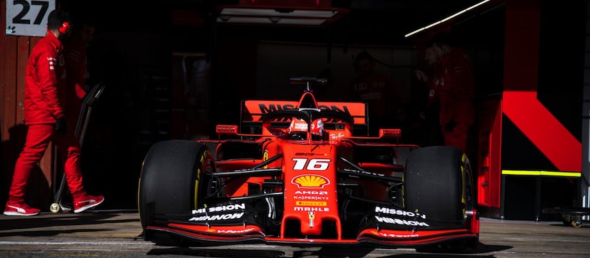 Le pilote de Formule 1 Ferrari Kimi Raikkonen au volant de sa Ferrari SF15 T