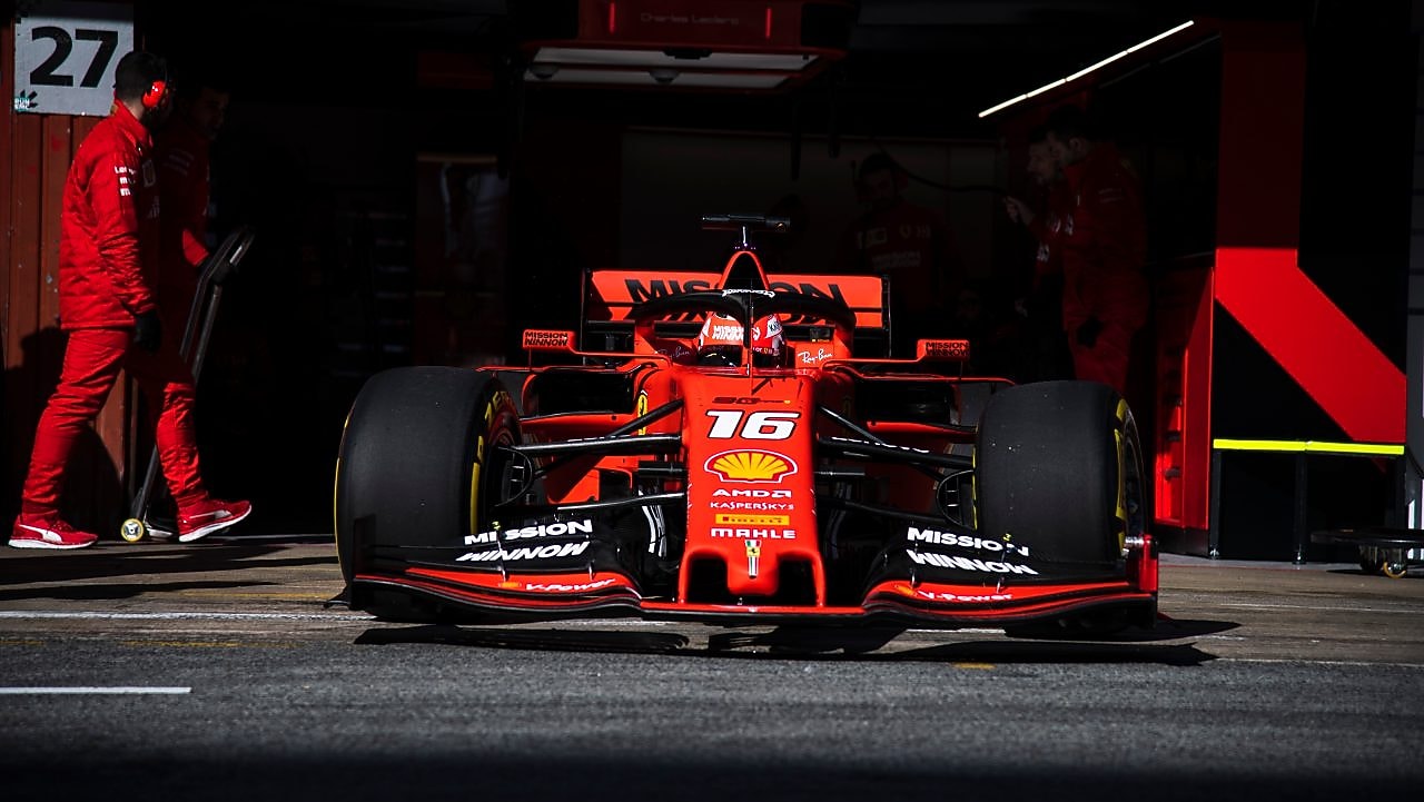 Le pilote de Formule 1 Ferrari Kimi Raikkonen au volant de sa Ferrari SF15 T