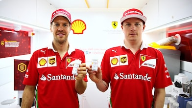 Sebastian Vettel et Kimi Raikkonen assurent la promotion de Shell V-Power
