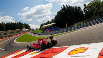 L'Allemand Sebastian Vettel pilote sa Ferrari pendant les essais du Grand Prix de Belgique de Formule 1 sur le circuit de Spa-Francorchamps.