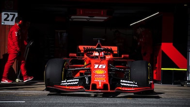 Le pilote de Formule 1 Ferrari Kimi Raikkonen au volant de sa Ferrari SF15-T