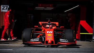 Le pilote de Formule 1 Ferrari Kimi Raikkonen au volant de sa Ferrari SF15-T