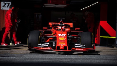 Le pilote de Formule 1 Ferrari Kimi Raikkonen au volant de sa Ferrari SF15-T