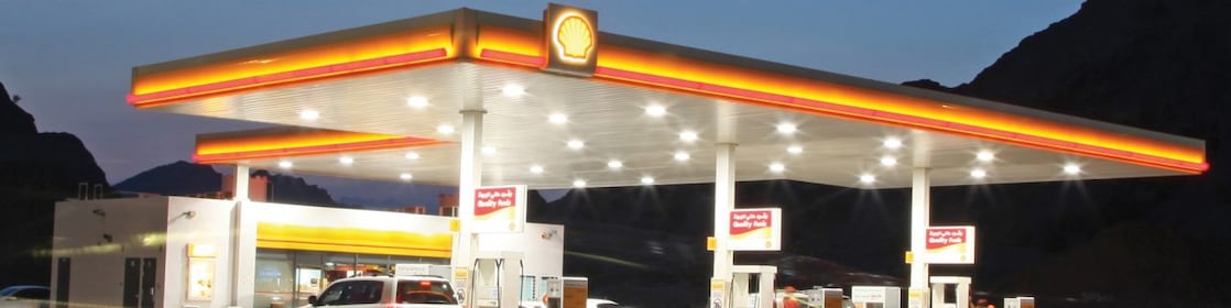 Parvis de la station Shell