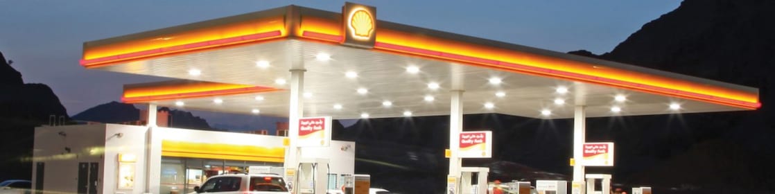 Parvis de la station Shell