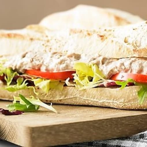 De savoureux sandwiches fraîchement préparés sur place